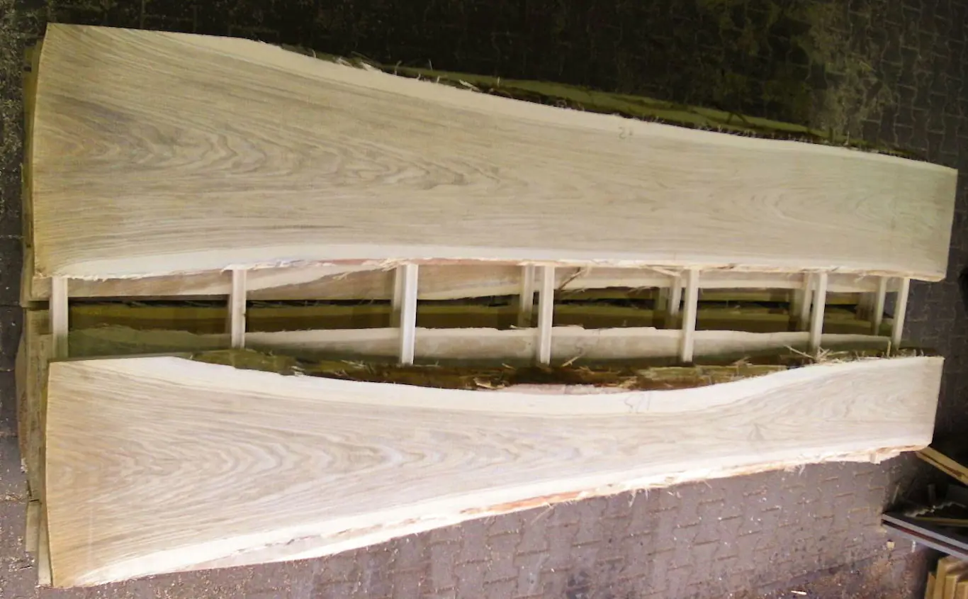 Ruw gezaagde eikenhouten planken
